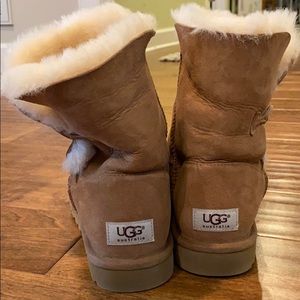 UGg boots ! Bailey Button